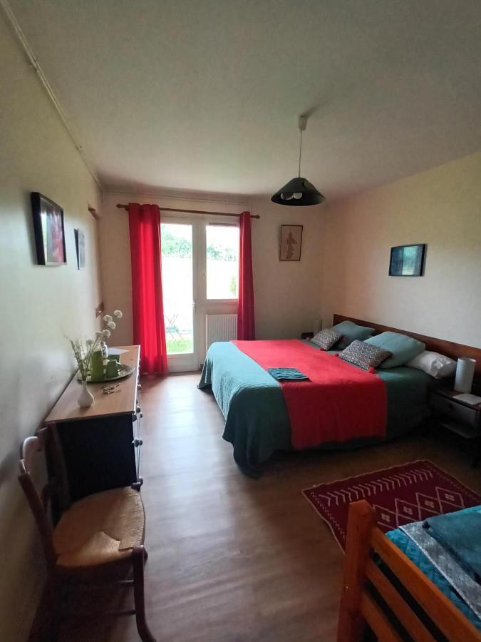 Au Bonheur Du Cedre Hotel Saint-Lattier Екстериор снимка