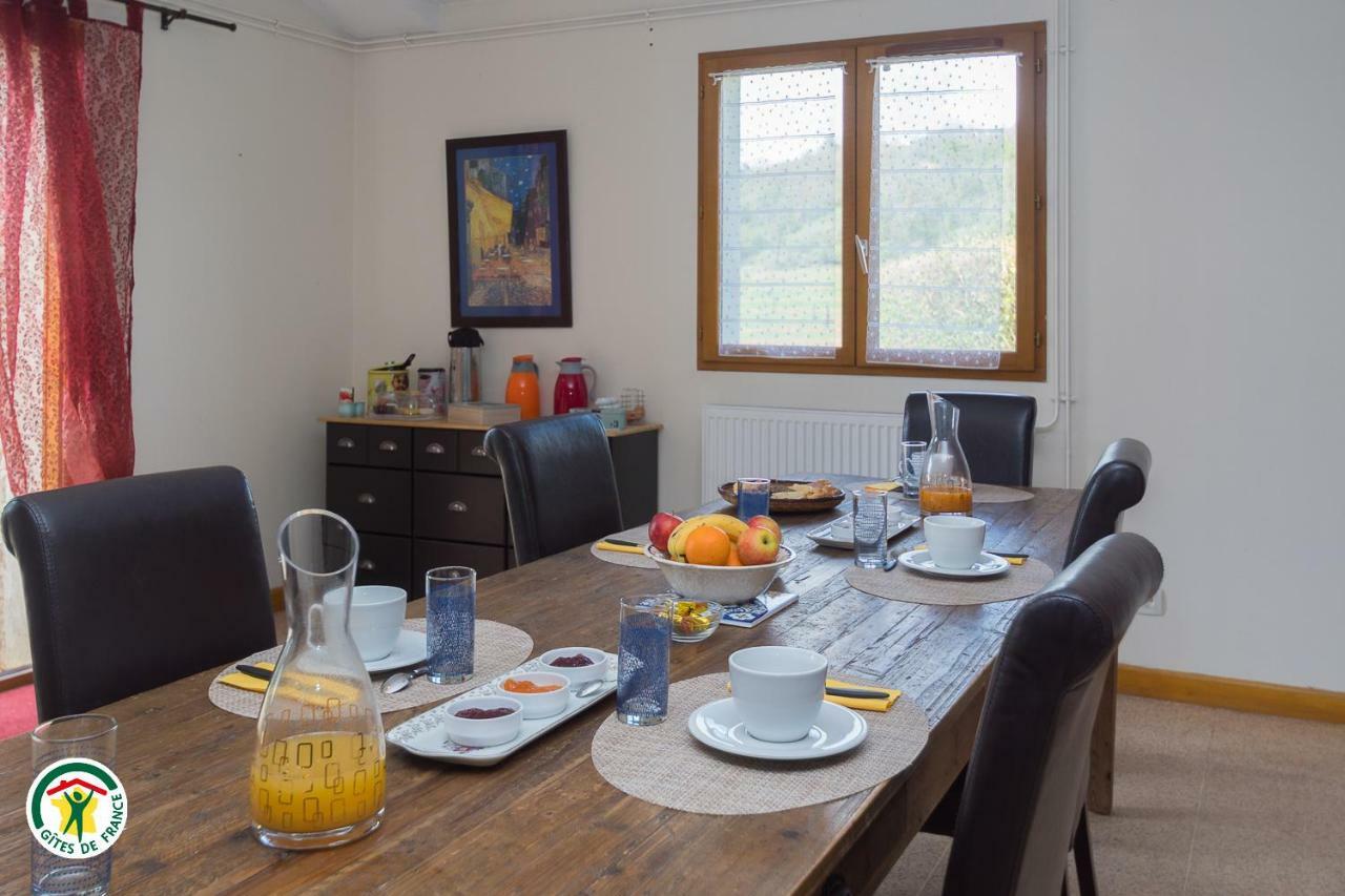 Au Bonheur Du Cedre Hotel Saint-Lattier Екстериор снимка